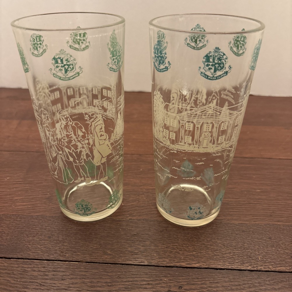 2-Deus Major Columna Drinking Glass Colonial Estate Scene 6.5"‎ Williamsburg VA.